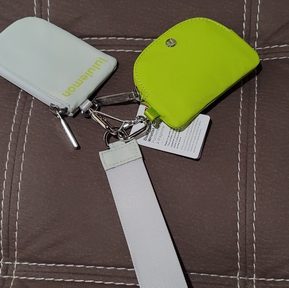 NEW LULULEMON DUAL POUCH WRISTLET - Picture 4 of 4